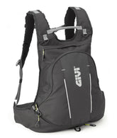 Givi Easy-T 104B, uno zaino espandibile 22L con portacasco. Include copertina antipioggia.